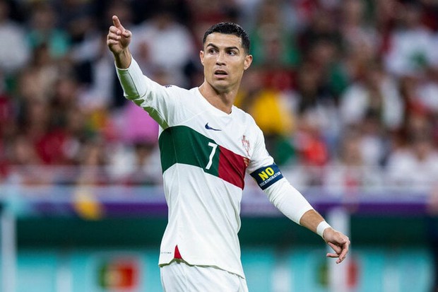 Tuyển Việt Nam tiếp đón Nhật Bản trên sân World Cup, Ronaldo chứng kiến nước mắt hận thù