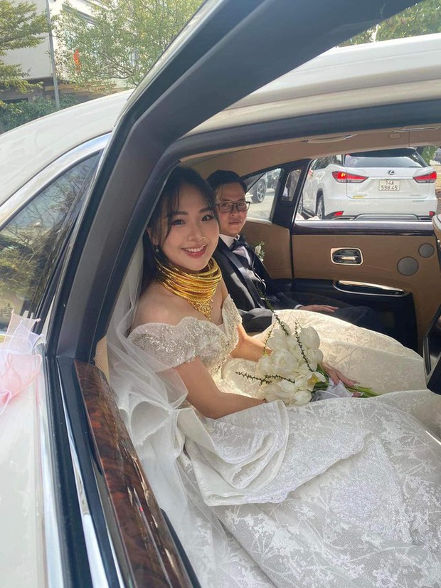 Mâm cỗ cưới 28 triệu của đại gia Quảng Ninh, rạp rộng 1000 mét vuông, cô dâu đeo vàng trĩu cổ - Ảnh 3.