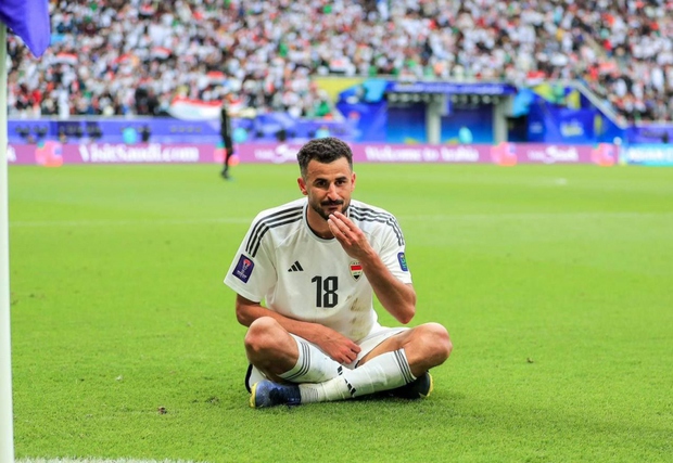 Vì sao tiền đạo Iraq nhận thẻ đỏ sau màn ăn mừng bàn thắng? - Ảnh 1.