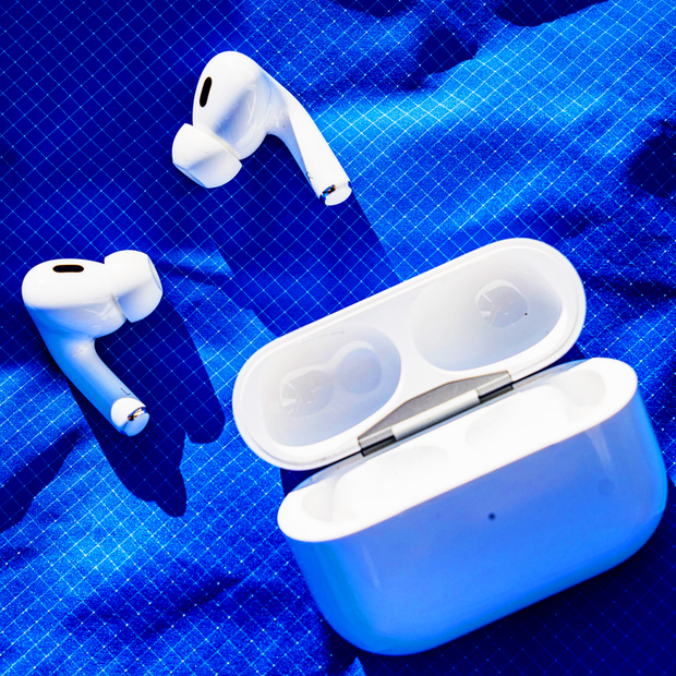 Ổ làm giả gần 70.000 tai nghe Apple AirPods ở Trung Quốc - Ảnh 1.