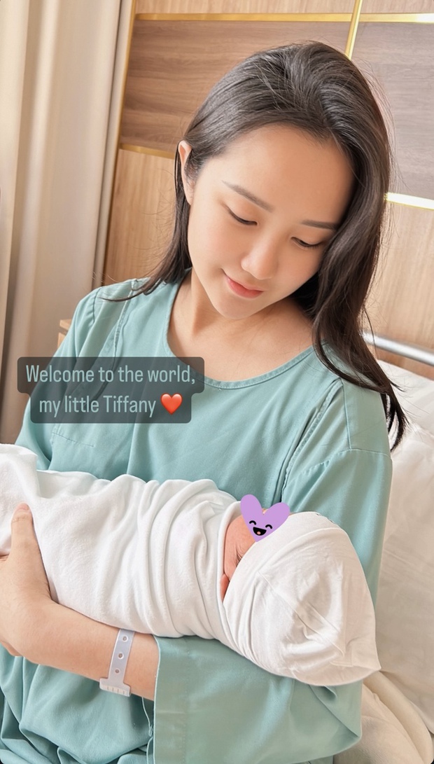 Phu nhân TGĐ Phan Thành xúng xính chụp ảnh áo dài Tết sau 1 tháng sinh con, vóc dáng và visual đỉnh cỡ nào? - Ảnh 5. Phu nhân TGĐ Phan Thành xúng xính chụp ảnh áo dài Tết sau 1 tháng sinh con, vóc dáng và visual đỉnh cỡ nào? - Ảnh 5.