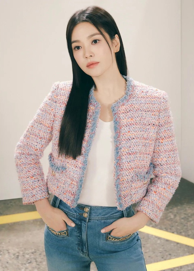 Đầu năm mới, Song Hye Kyo lại gây náo loạn mạng xã hội vì đoạn video 34s - Ảnh 4. Đầu năm mới, Song Hye Kyo lại gây náo loạn mạng xã hội vì đoạn video 34s - Ảnh 4.