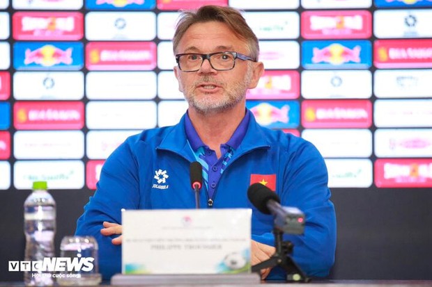 HLV Troussier: Sự kiên quyết của tuyển Việt Nam dù không được sự ủng hộ