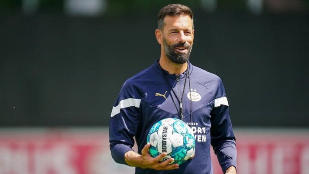 Cựu cầu thủ Man Utd chuyển hướng trở thành HLV: Những thử thách và thành công