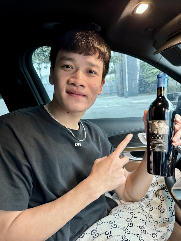 Đội tuyển Việt Nam chia tay Hoàng Đức với món quà đáng nhớ từ HLV Troussier