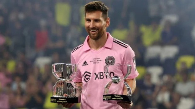Sự ngạc nhiên của sao trẻ khi được tập cùng Messi