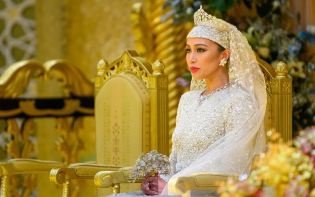 Gây sốt với hôn lễ phủ vàng kéo dài 9 ngày xa hoa nhất châu Á, cuộc sống của công chúa Brunei giờ ra sao? - Ảnh 2.