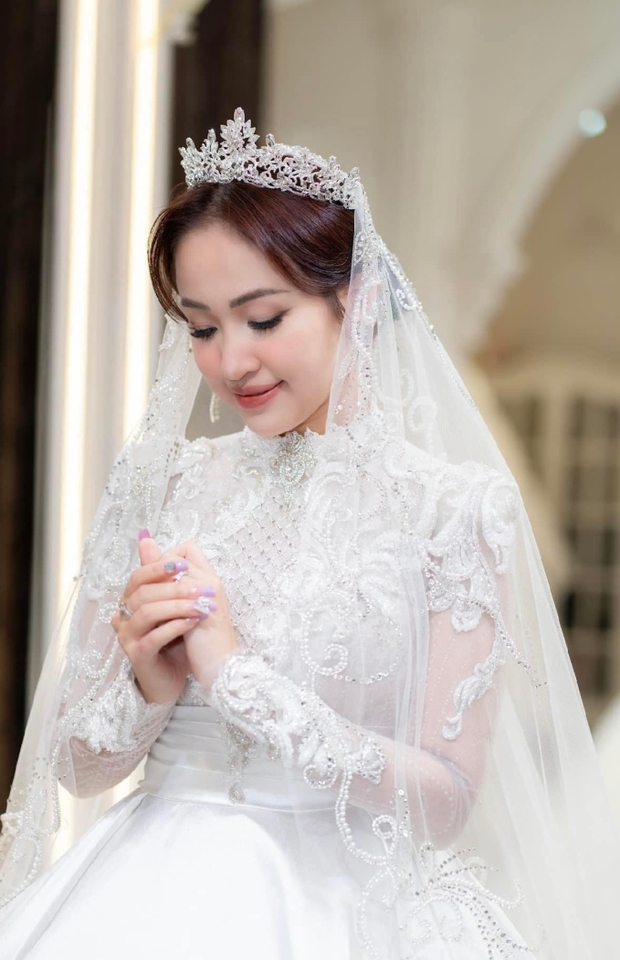 Mỹ Linh tiết lộ lý do vắng mặt tại đám cưới của Vân Hugo, hé lộ cuộc sống riêng của Chị Đẹp