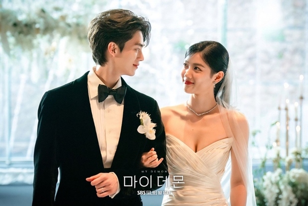 Phim của Kim Yoo Jung - Song Kang gây sốt MXH nhưng rating vẫn chạm đáy, hút fan chỉ nhờ cảnh tình tứ? - Ảnh 5.