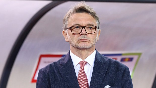 HLV Troussier quyết tâm chiến thắng để tái lập niềm tin