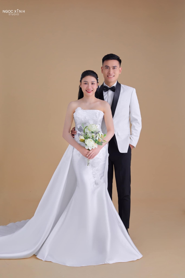 Đồng hành với Quang Hải, cầu thủ U23 Việt Nam tổ chức lễ cưới tại sân vận động