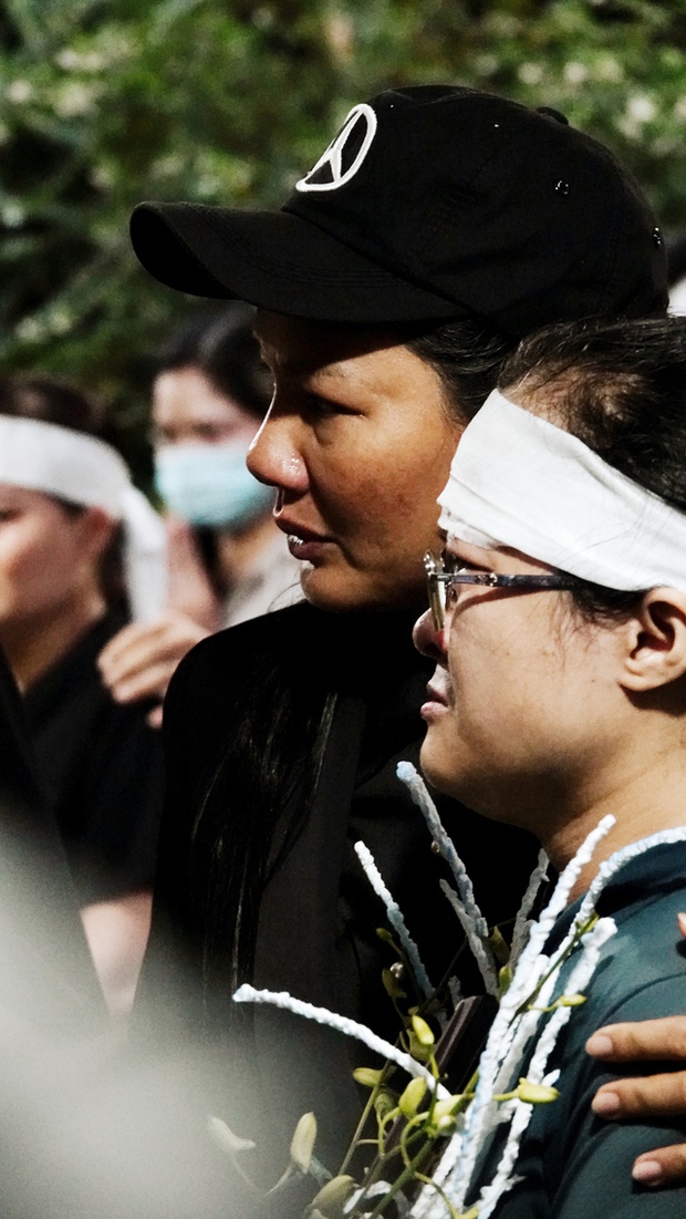 Lễ hoá táng diễn viên Thanh Sói Thanh Hoa: Gia đình đau xót, Lý Hải và nghệ sĩ xuất hiện đưa tiễn