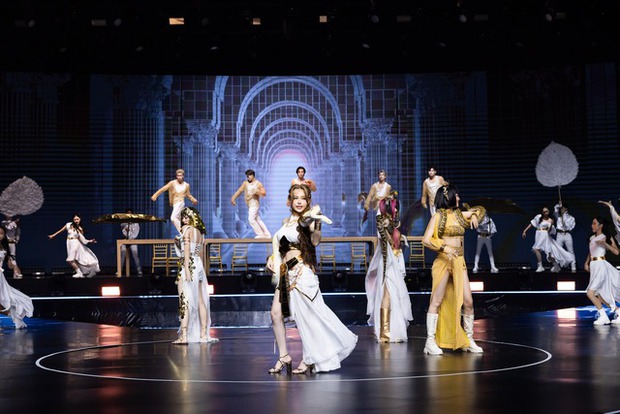 Trang Pháp gặp khó khăn trước một con trăn to, nhưng lại không ngờ lại vấp phải thứ nhỏ bé này!