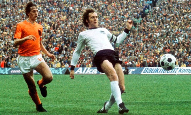 Nhìn lại huyền thoại bóng đá Beckenbauer qua sự nghiệp vĩ đại của Hoàng đế