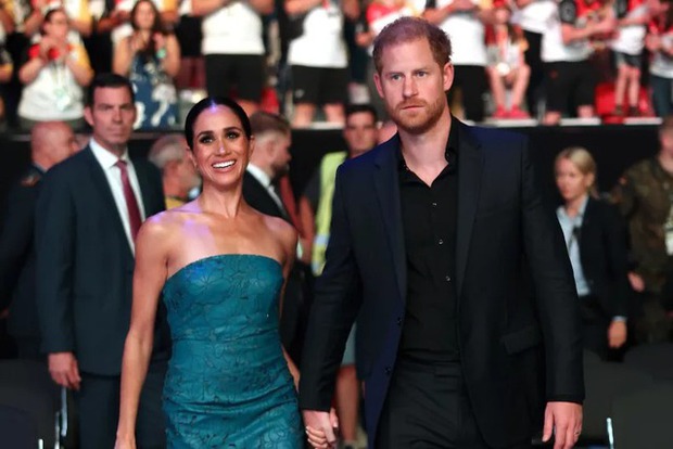 Cơn ác mộng Hollywood của Harry và Meghan vẫn tiếp tục, mới đầu năm đã bị mang ra làm trò đùa - Ảnh 2.