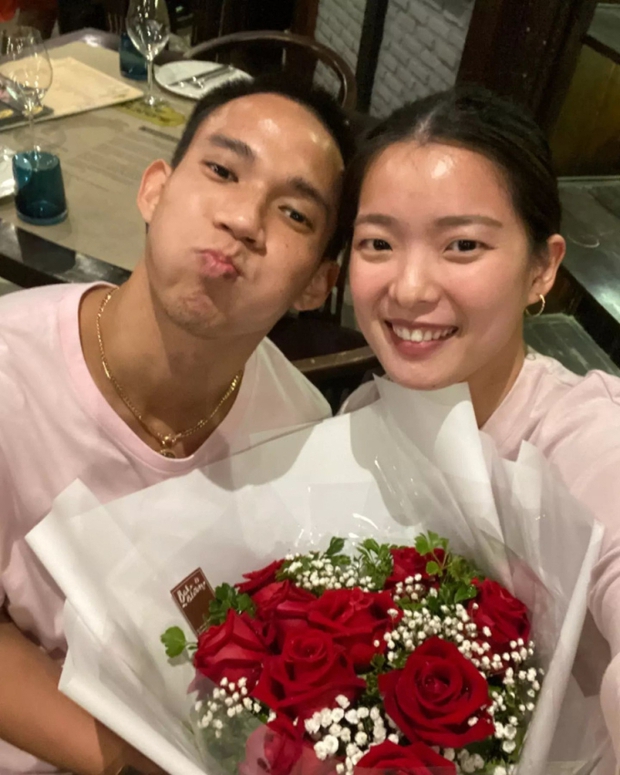 Nhà vô địch thế giới hẹn hò cùng bạn gái với sự chú ý đến chiều cao vượt trội