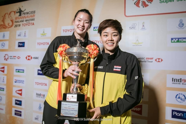 Nhà vô địch thế giới hẹn hò cùng bạn gái với sự chú ý đến chiều cao vượt trội