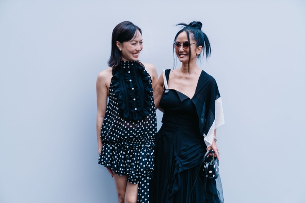 MLee lẻ loi tại họp báo của diva Hồng Nhung, trong khi các chị đẹp khác tíu tít bên nhau? - Ảnh 1.