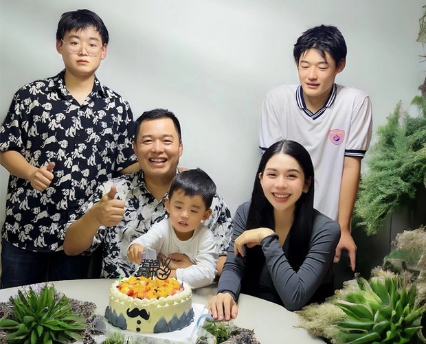Hôn nhân của Hằng Du Mục và chồng hơn 14 tuổi: Mẹ kế chăm con chồng như con đẻ, cùng gánh vác khi 3 công ty bị phá sản - Ảnh 1. Hôn nhân của Hằng Du Mục và chồng hơn 14 tuổi: Mẹ kế chăm con chồng như con đẻ, cùng gánh vác khi 3 công ty bị phá sản - Ảnh 1.