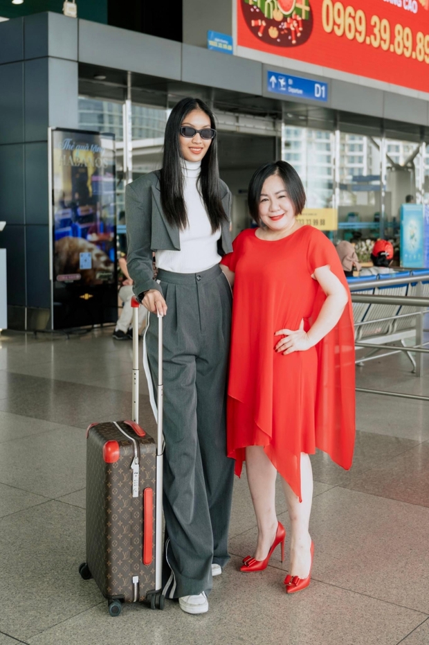Quán quân The Face Vietnam Huỳnh Tú Anh xuất hiện đầy cá tính tại sân bay, lên đường tới kinh đô thời trang bậc nhất thế giới - Ảnh 3.