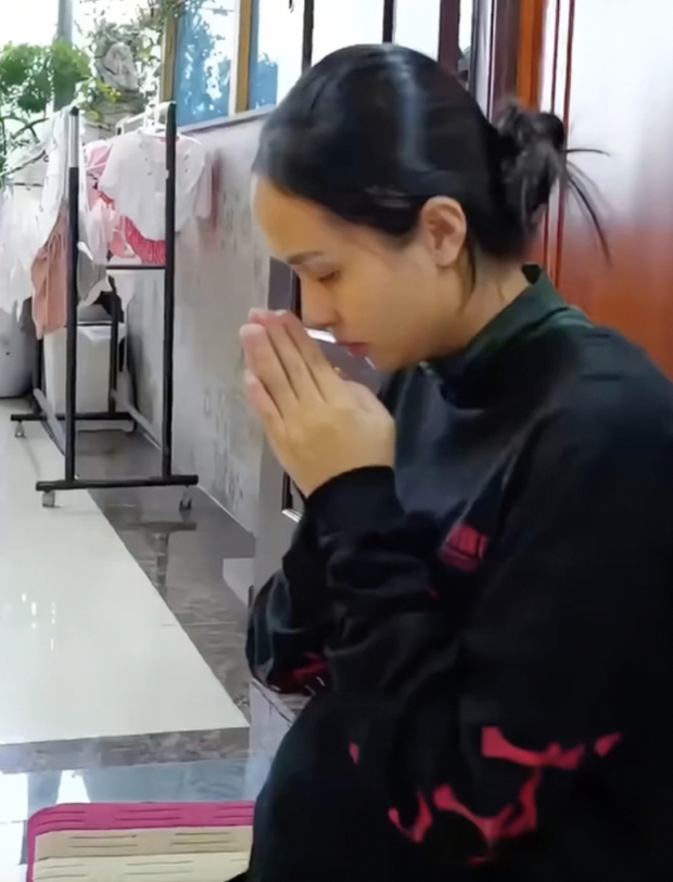 Ái nữ nhà cựu Chủ tịch CLB Sài Gòn lộ bụng bầu vượt mặt đón tết, em gái diện áo dài thướt tha du xuân cùng Duy Mạnh - Ảnh 2.