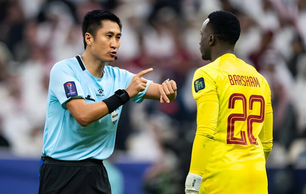 Cựu trọng tài Jordan: Chỉ 1 quả phạt đền cho Qatar là đúng - Ảnh 1.