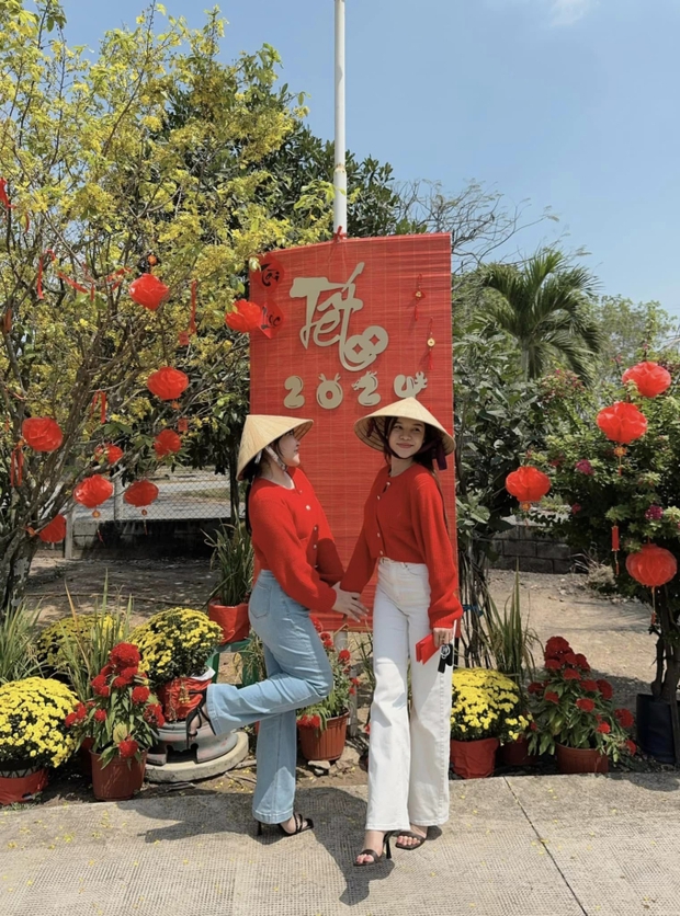Đặng Văn Lâm về ra mắt nhà Yến Xuân, gia đình đôi bên gặp gỡ nhân dịp năm mới phải chăng sắp về chung nhà? - Ảnh 2.