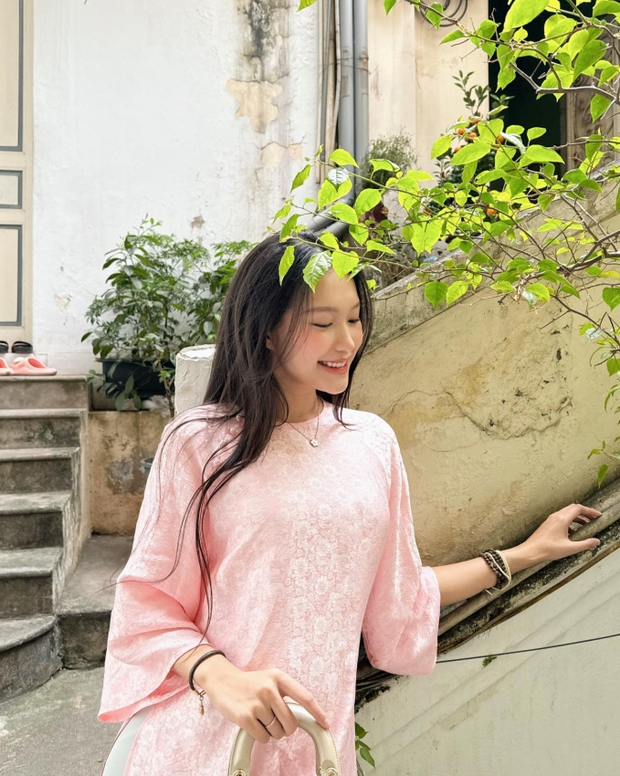 Đoàn Văn Hậu đến chúc tết gia đình nhà vợ, nắm tay Doãn Hải Mỹ cực tình cảm - Ảnh 6.