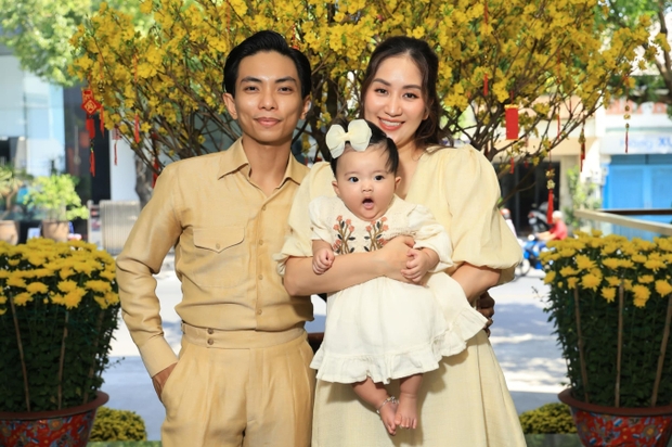 Khánh Thi - Phan Hiển khoe loạt ảnh gia đình 5 thành viên diện áo dài cực đẹp - Ảnh 5.