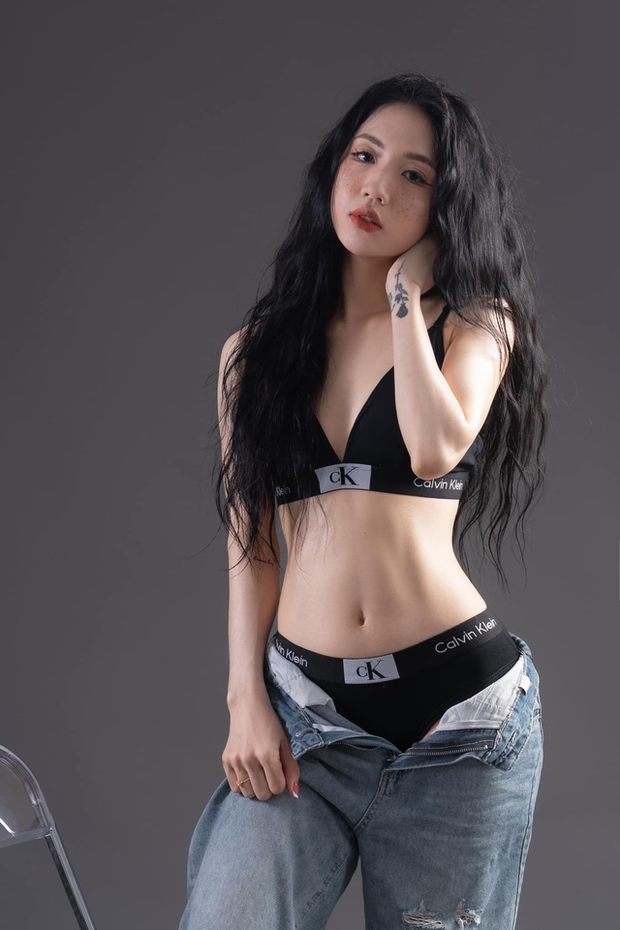 Hotgirl bóng đá Trần Thị Duyên khoe bộ ảnh gợi cảm đón năm mới - Ảnh 1.