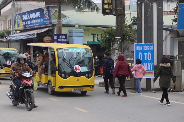 Chưa khai hội, hơn 2 vạn khách đã đổ về chùa Hương - Ảnh 2.