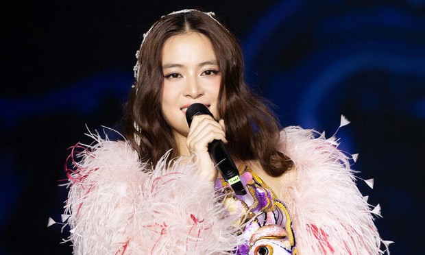 Hai nữ ca sĩ tuổi Rồng: Người hôn nhân viên mãn, người nghi yêu rapper nổi tiếng - Ảnh 3.