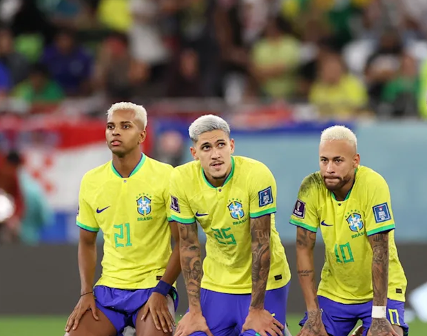 HLV bị ném trứng vì khiến Brazil trải qua cột mốc tệ nhất sau gần nửa thế kỷ - Ảnh 1.