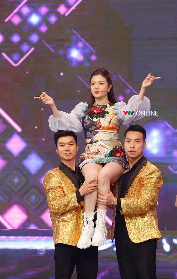 Hồng Diễm, Quỳnh Kool và dàn nữ diễn viên lập nhóm Chị Đẹp, nhảy cực cháy - Ảnh 4.