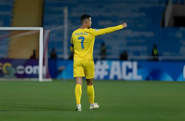CĐV Saudi Arabia thờ ơ với Ronaldo - Ảnh 1.