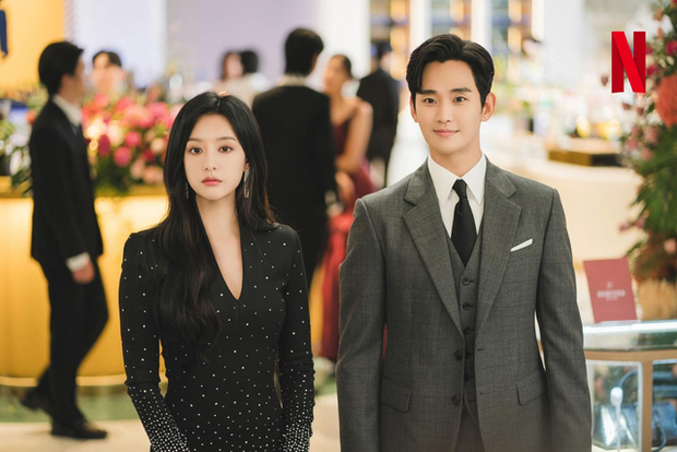 Kim Soo Hyun - Kim Ji Won tung ảnh cưới y hệt Son Ye Jin - Hyun Bin, visual cực phẩm hút 100 triệu view - Ảnh 4.