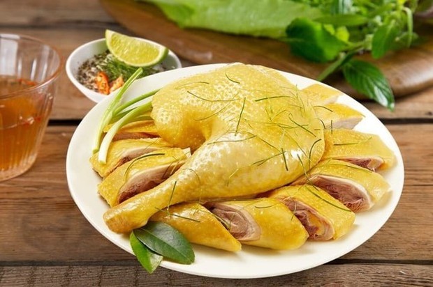 Thịt gà thường có trong bữa cơm người Việt, nhưng ăn theo cách này dễ rước bệnh vào người - Ảnh 1.