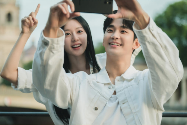 Kim Soo Hyun - Kim Ji Won tung ảnh cưới y hệt Son Ye Jin - Hyun Bin, visual cực phẩm hút 100 triệu view - Ảnh 2.