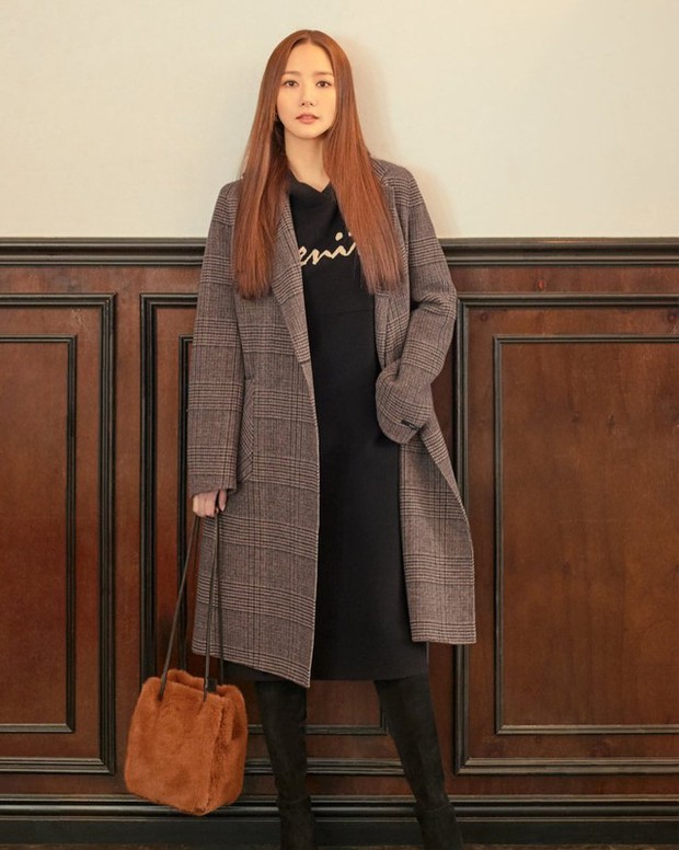 Hai kiểu áo khoác đơn giản giúp Park Min Young mặc đẹp trong mọi hoàn cảnh - Ảnh 4.