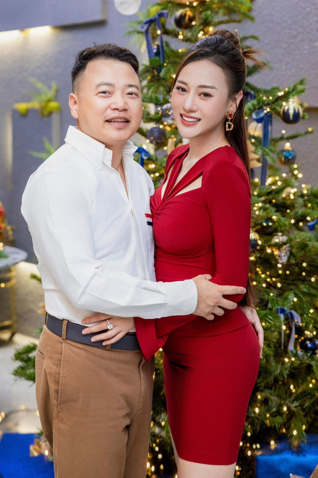 Phương Oanh cùng Shark Bình du lịch đầu năm mới, tự tin diện váy ôm sát khoe sắc vóc thăng hạng - Ảnh 8.