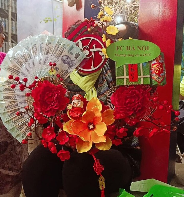 Hồ Văn Cường chạy show từ Nam ra Bắc dịp Tết, được fan lì xì tiền khủng - Ảnh 4.