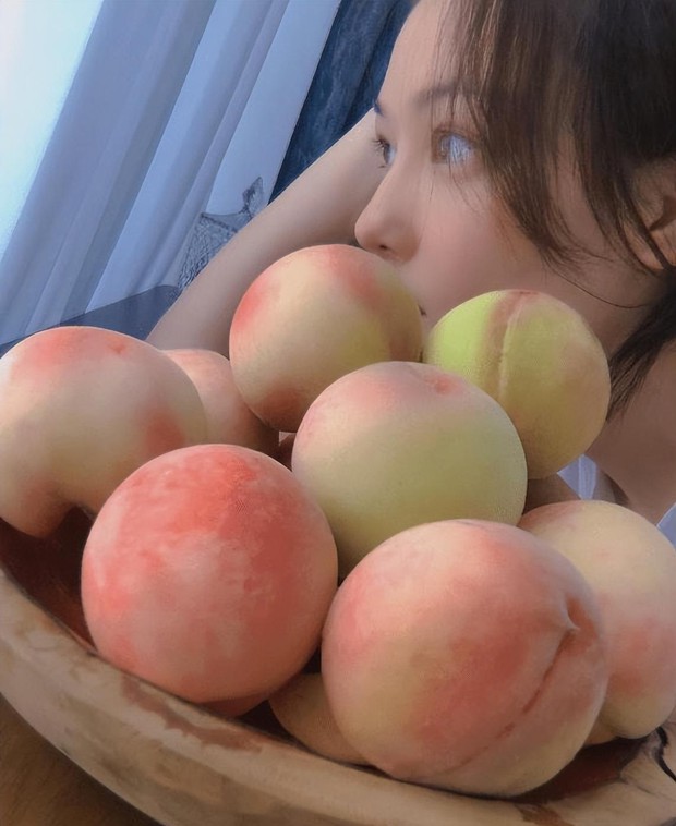 Chị đẹp xứ Trung nổi rần rần trên mạng xã hội nhờ tự tay vun trồng một vườn rau đẹp như truyện cổ tích - Ảnh 4.