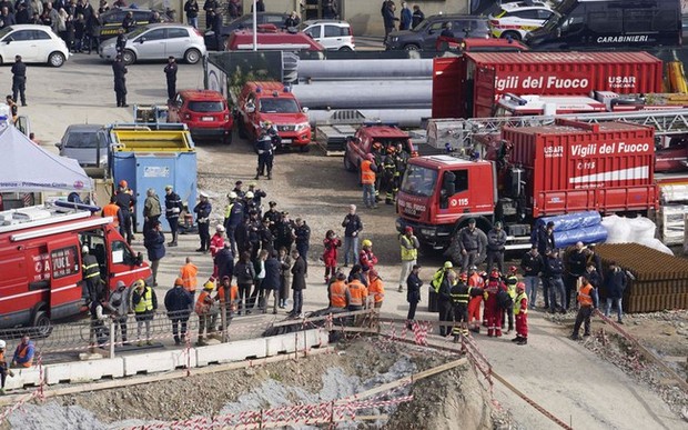 Sập tòa nhà tại công trường ở Italy, 5 người chết, 3 người bị thương nặng - Ảnh 1.