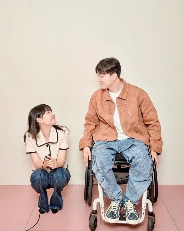 Nữ ca sĩ kể chuyện tình với bạn trai khuyết tật trên truyền hình: “Tôi yêu anh ấy ngay từ cái nhìn đầu tiên” - Ảnh 6.