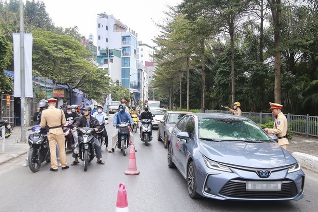 Tài xế ô tô bay hơn 1 chỉ vàng trong ngày vía Thần tài - Ảnh 2.