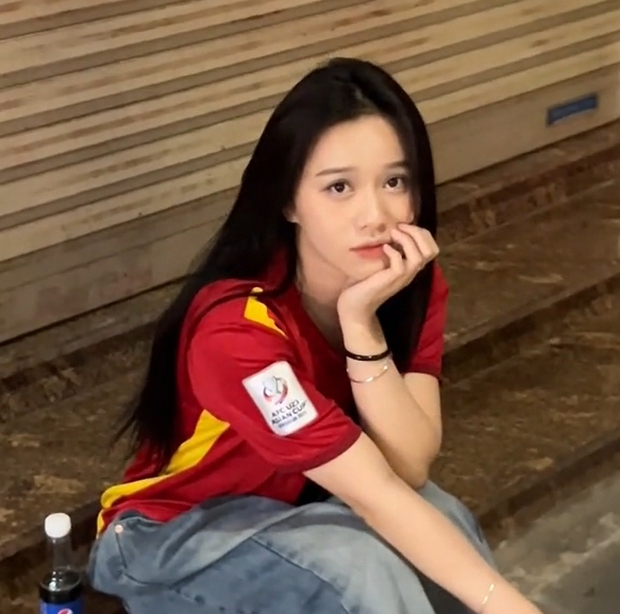 Tuyển thủ Việt Nam dính nghi vấn rạn nứt với bạn gái hot TikToker, đàng gái ẩn hết video quay chung, nói một câu ẩn ý - Ảnh 1.