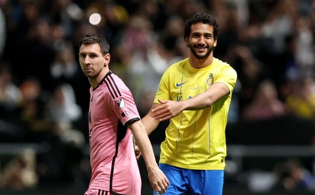 Ronaldo ngồi trên khán đài, Al Nassr vẫn vùi dập đội bóng của Messi 6-0 - Ảnh 1.