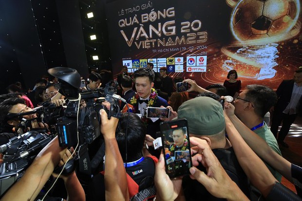 Nguyễn Hoàng Đức tuyên bố bất ngờ về HLV Troussier sau khi đoạt Quả bóng vàng 2023 - Ảnh 1.