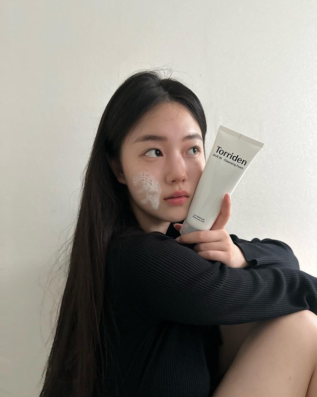 Nhiều người đang theo cách rửa mặt khô, chuyên gia đưa ra lời khuyên cụ thể như sau - Ảnh 4. Nhiều người đang theo cách rửa mặt khô, chuyên gia đưa ra lời khuyên cụ thể như sau - Ảnh 4.