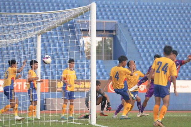 Ngày đầu U19 quốc gia khởi tranh sôi nổi nhưng ít bàn thắng - Ảnh 2.